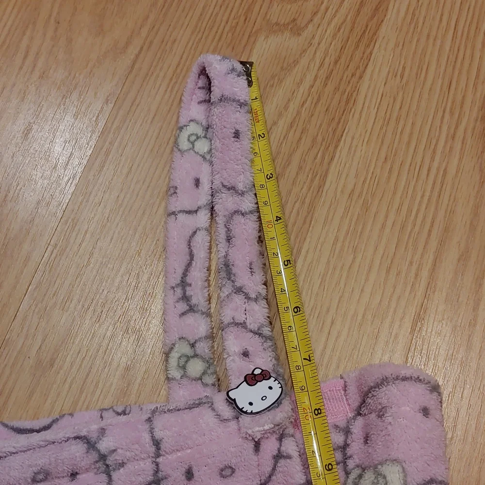 Girl's Hello Kitty Robe - Picture 8 of 9